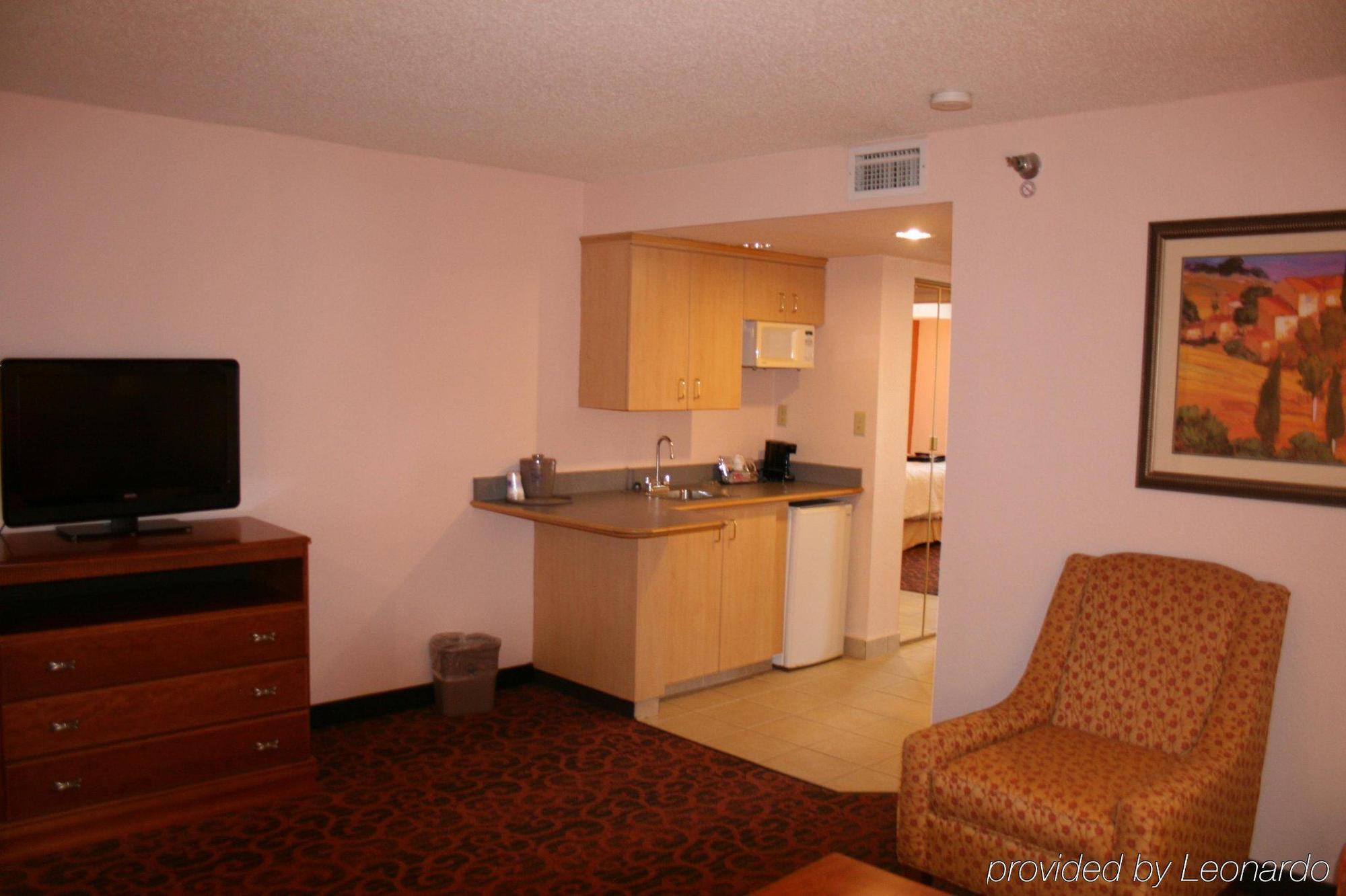 Hampton Harbourgate 3*